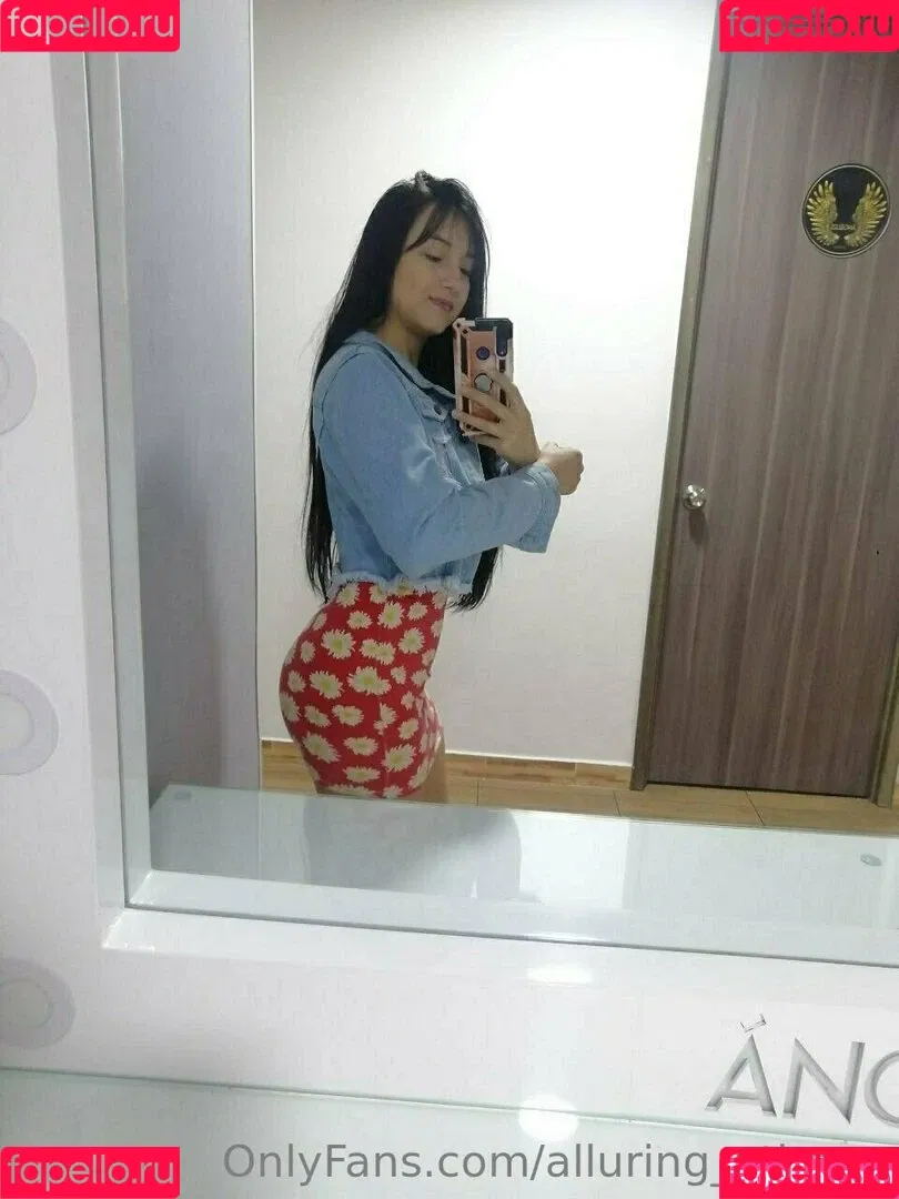 alluring_athena Onlyfans Photo Gallery 