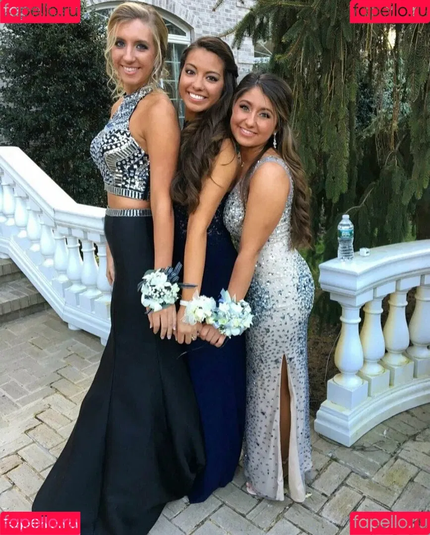 Julia & Olivia Onlyfans Photo Gallery 