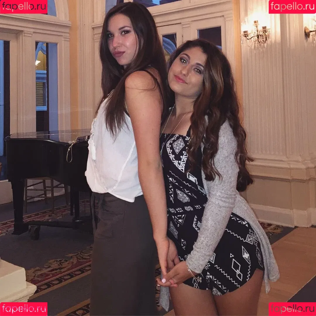 Julia & Olivia Onlyfans Photo Gallery 