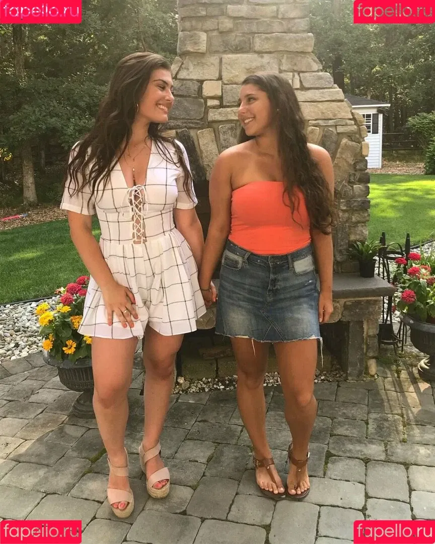 Julia & Olivia Onlyfans Photo Gallery 
