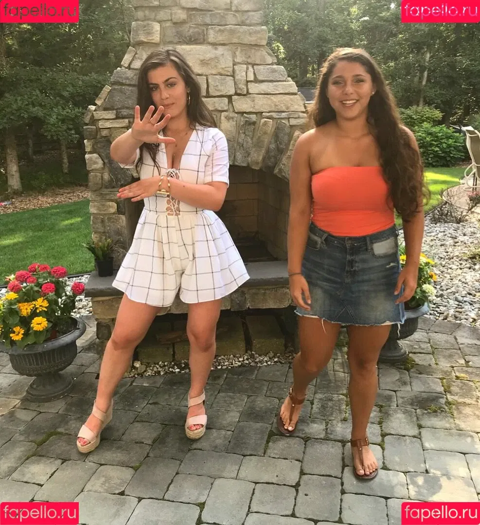 Julia & Olivia Onlyfans Photo Gallery 