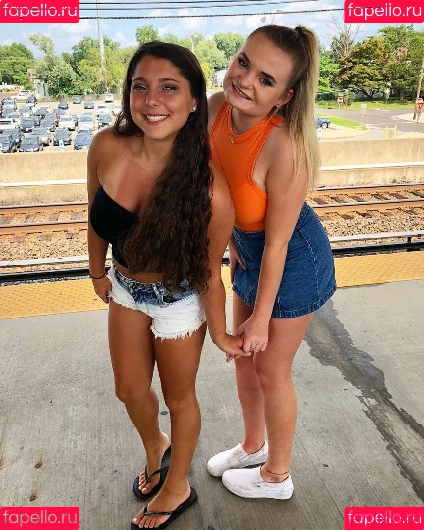 Julia & Olivia Onlyfans Photo Gallery 