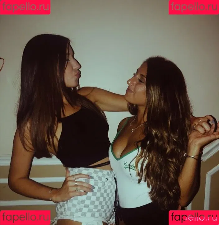Julia & Olivia Onlyfans Photo Gallery 