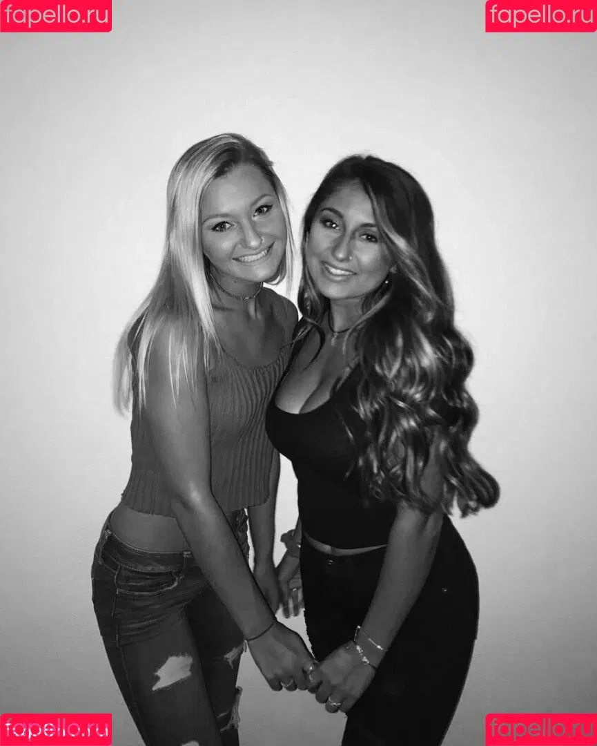 Julia & Olivia Onlyfans Photo Gallery 