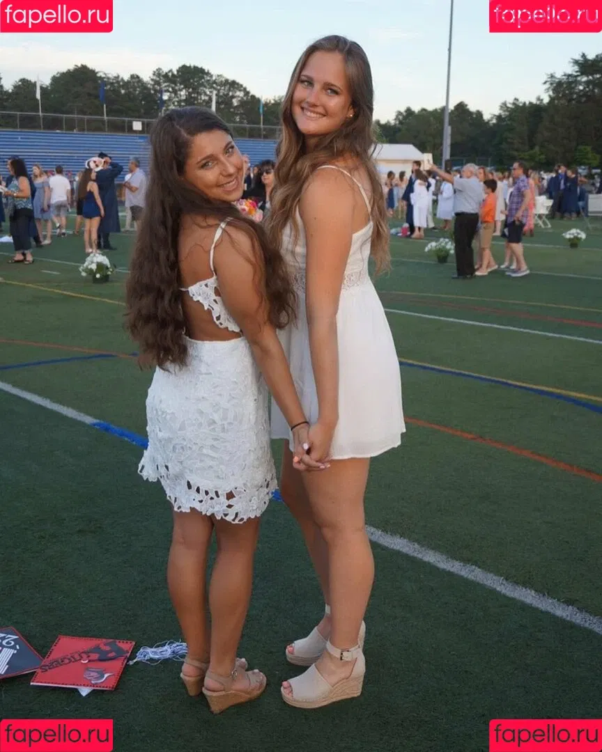 Julia & Olivia Onlyfans Photo Gallery 
