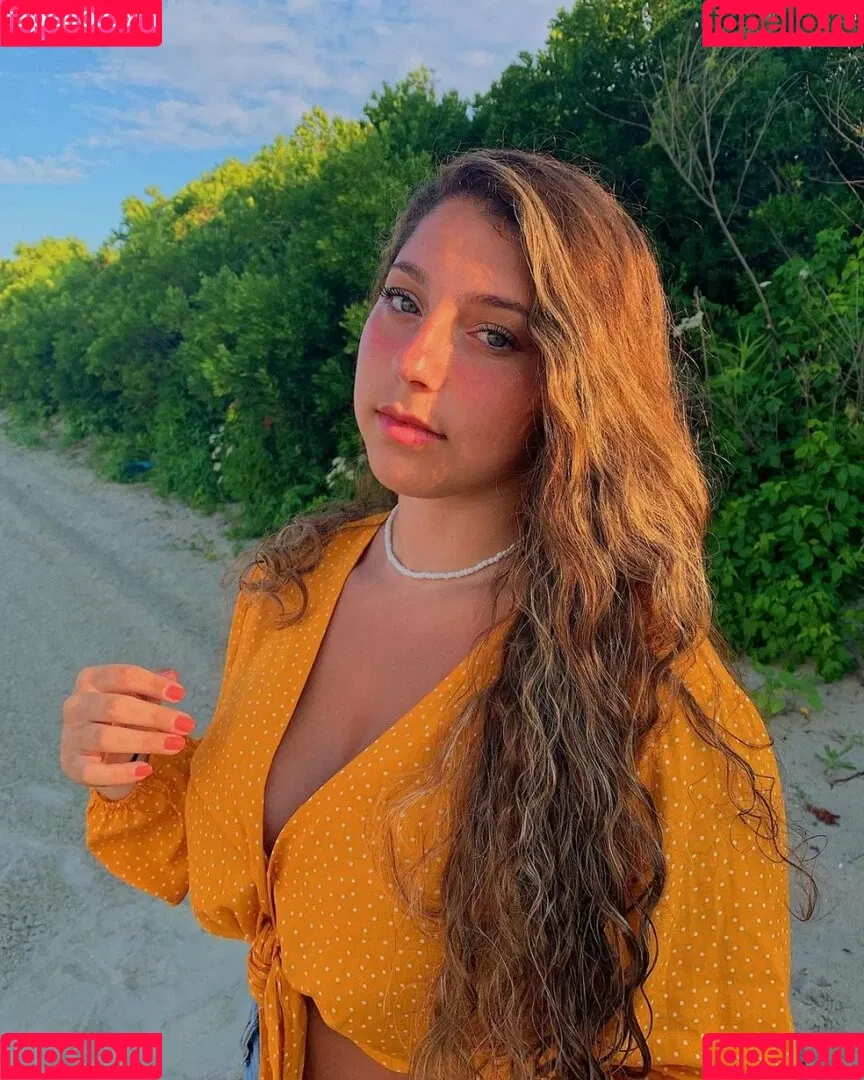 Julia & Olivia Onlyfans Photo Gallery 