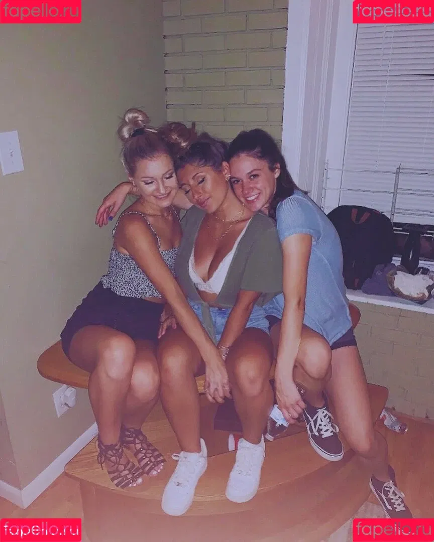 Julia & Olivia Onlyfans Photo Gallery 