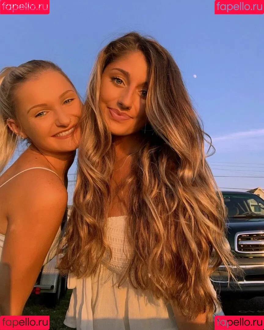 Julia & Olivia Onlyfans Photo Gallery 