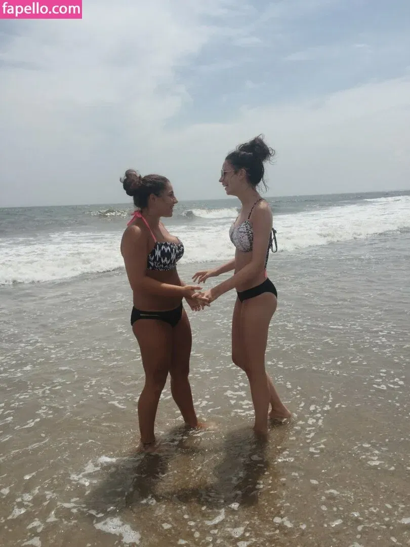 Julia & Olivia Onlyfans Photo Gallery 