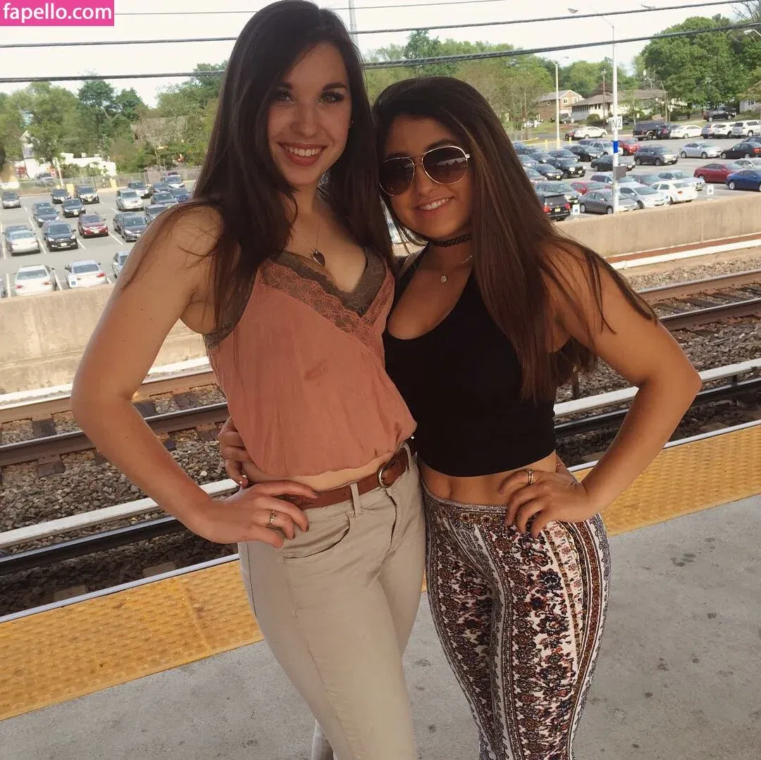 Julia & Olivia Onlyfans Photo Gallery 