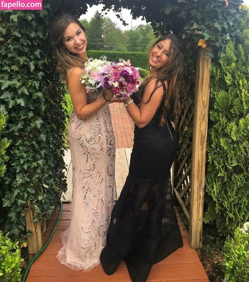 Julia & Olivia Onlyfans Photo Gallery 