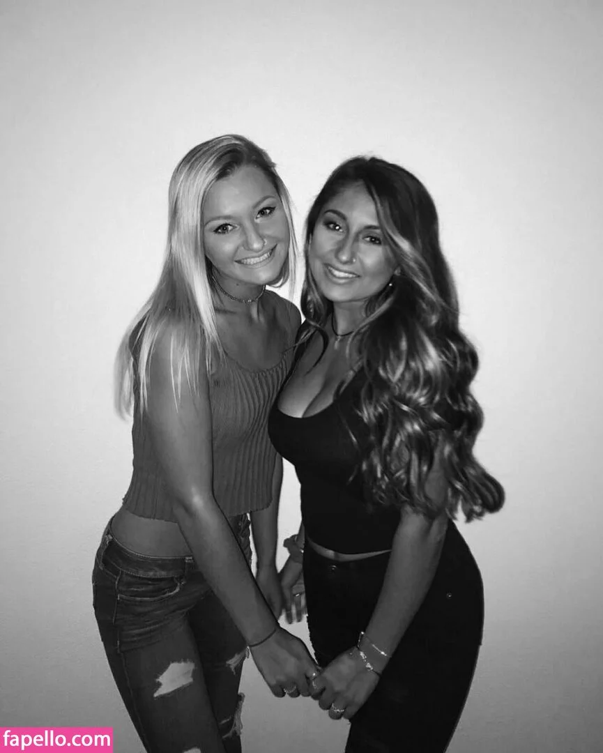 Julia & Olivia Onlyfans Photo Gallery 