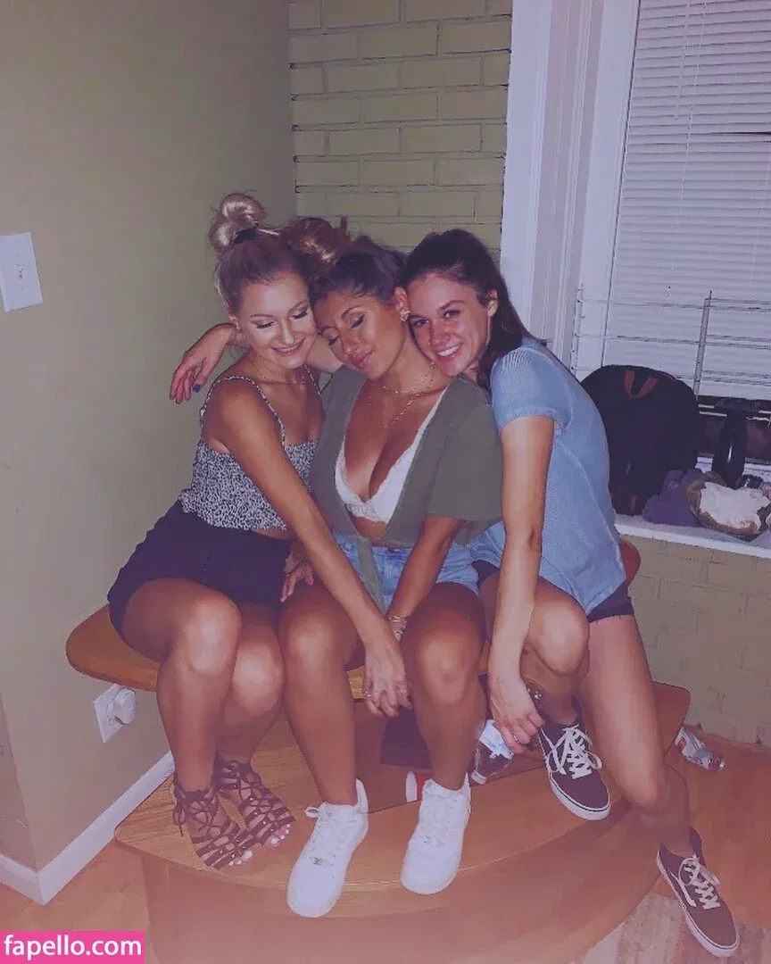 Julia & Olivia Onlyfans Photo Gallery 