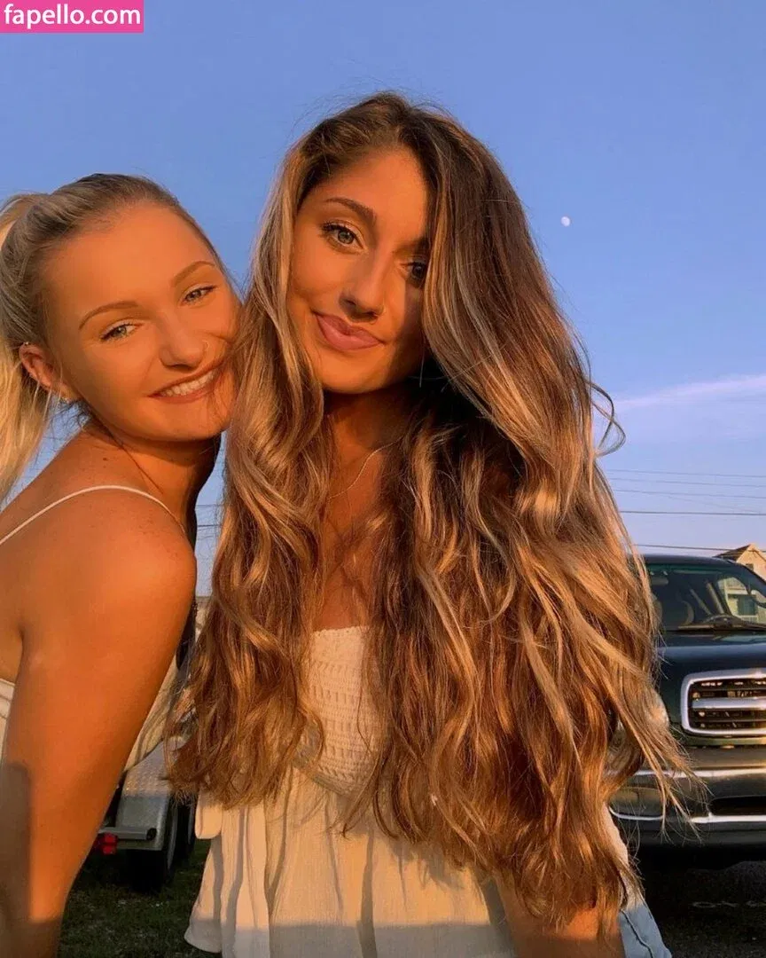 Julia & Olivia Onlyfans Photo Gallery 