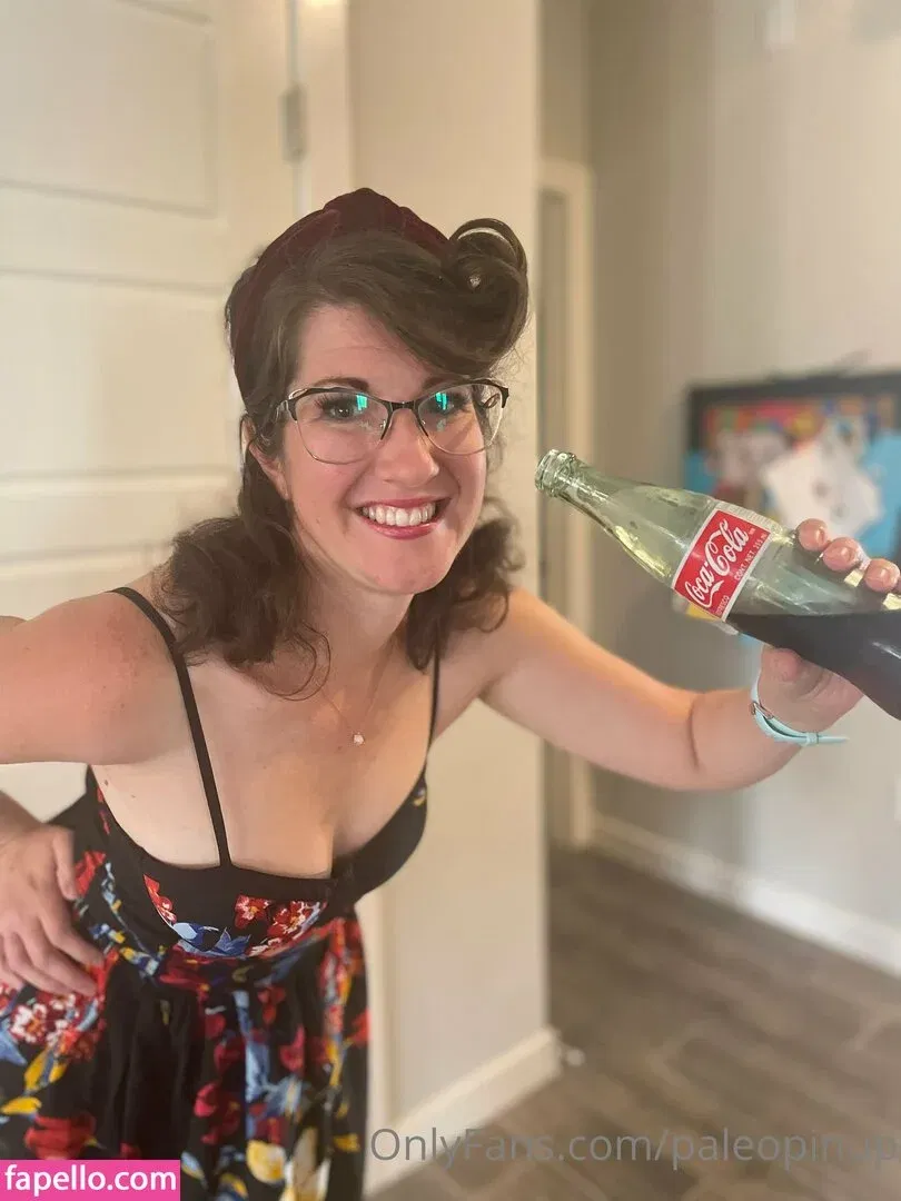 paleopinup Onlyfans Photo Gallery 