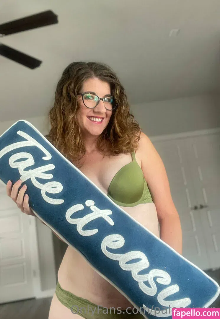 paleopinup Onlyfans Photo Gallery 