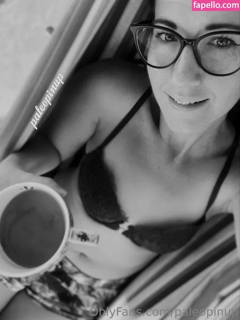 paleopinup Onlyfans Photo Gallery 