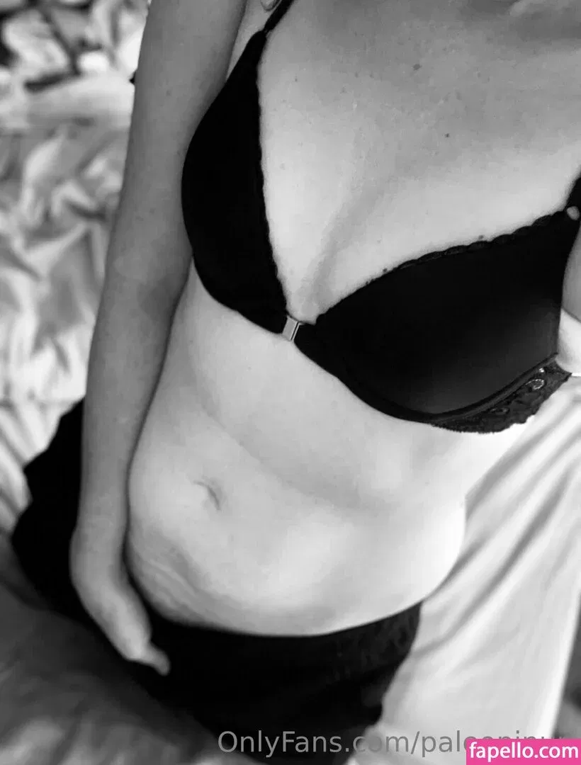 paleopinup Onlyfans Photo Gallery 