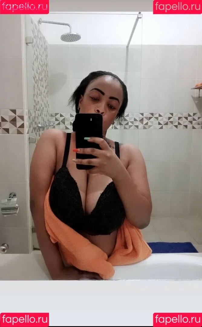 Saadahali5 Onlyfans Photo Gallery 