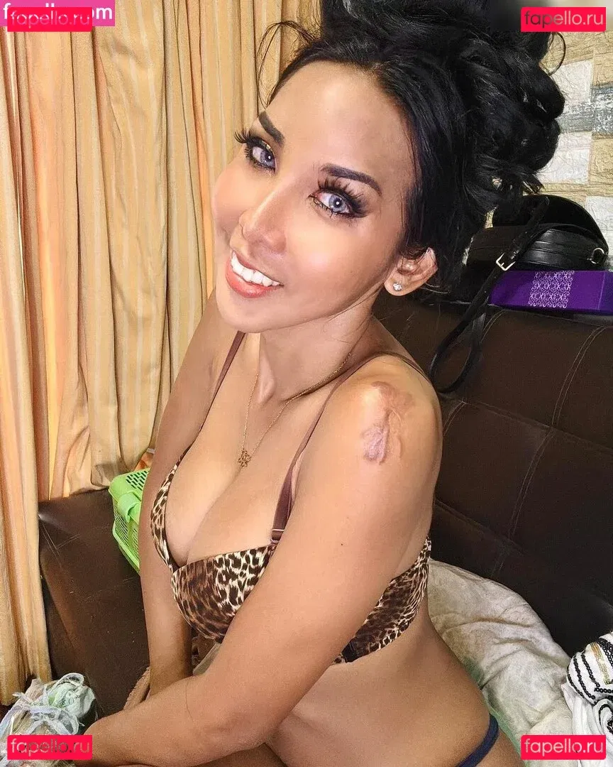 ladyboyshasha Onlyfans Photo Gallery 