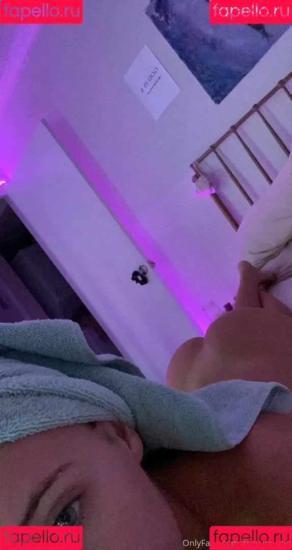 zoeyisasiren Onlyfans Photo Gallery 