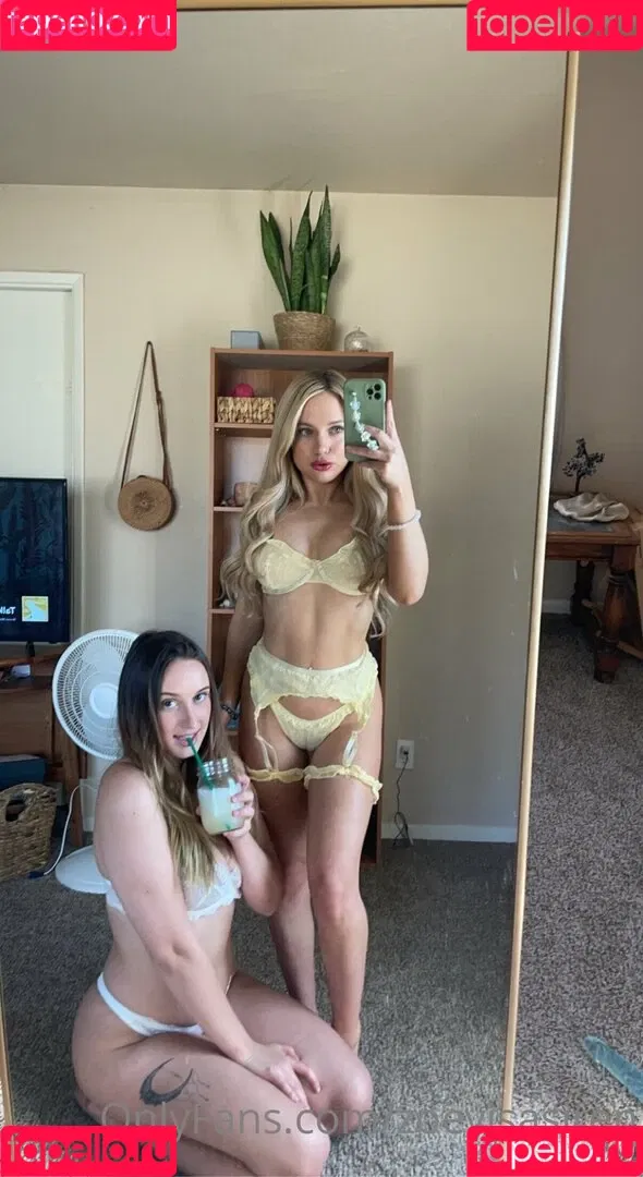 zoeyisasiren Onlyfans Photo Gallery 