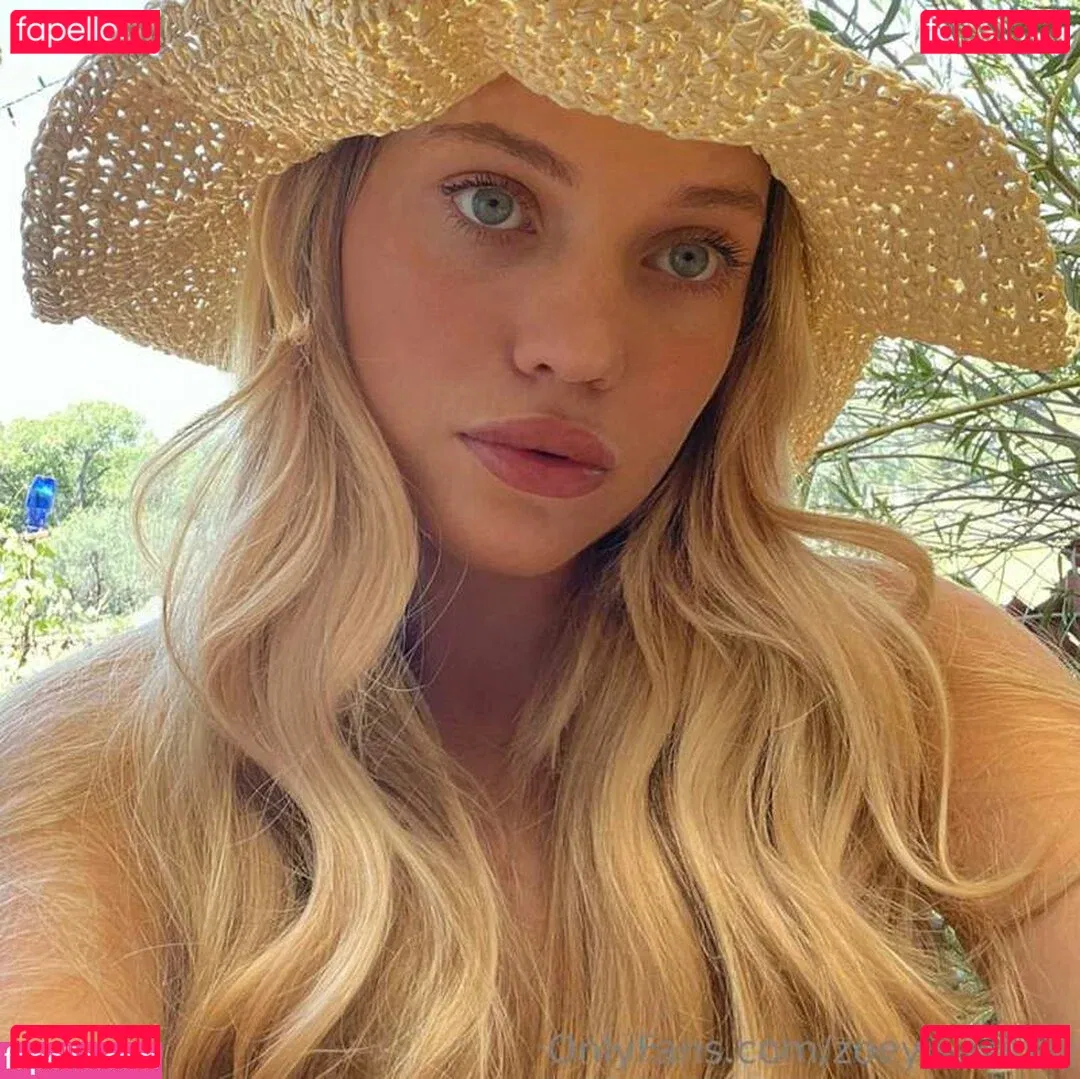 zoeyisasiren Onlyfans Photo Gallery 