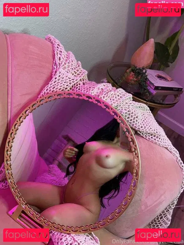 zoeyisasiren Onlyfans Photo Gallery 