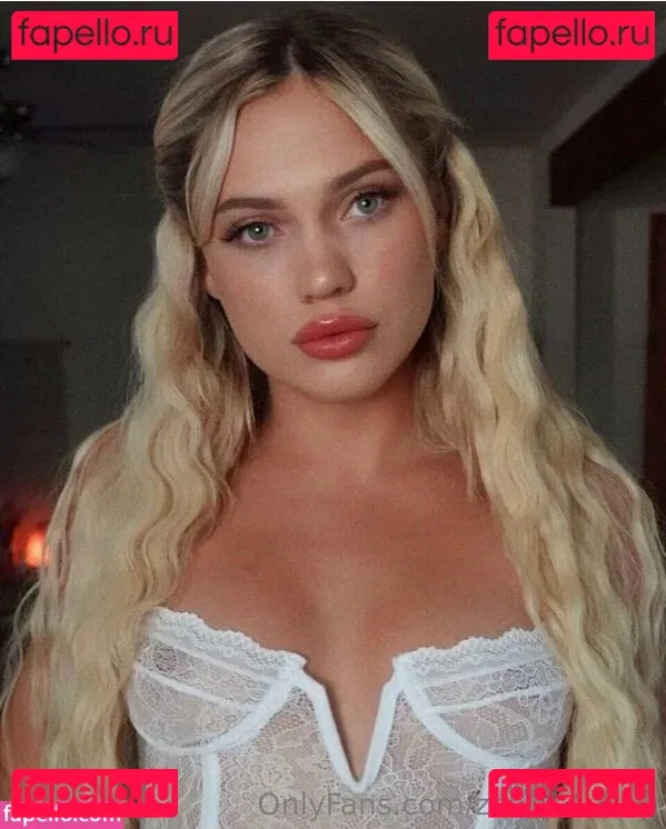 zoeyisasiren Onlyfans Photo Gallery 