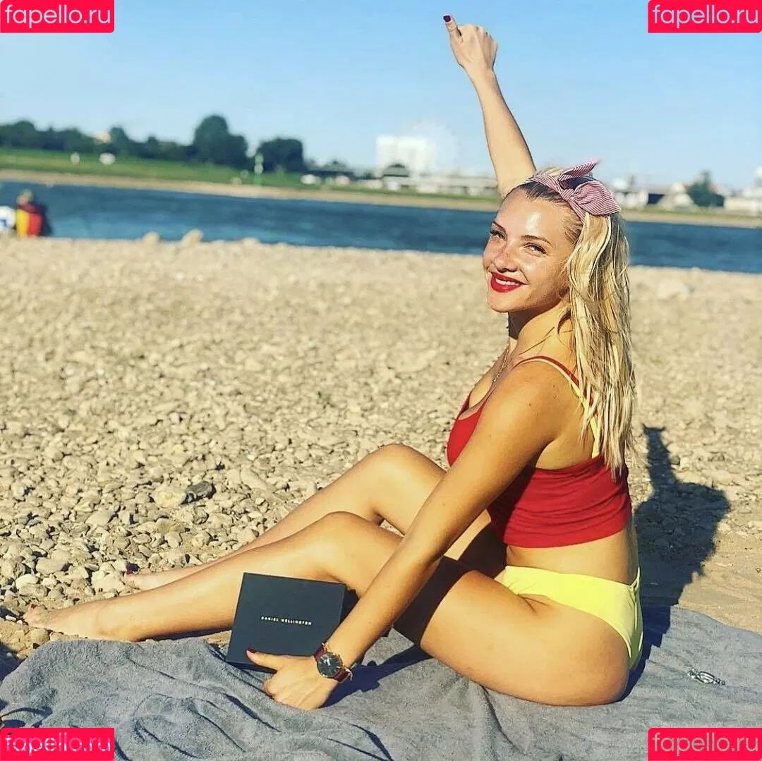 Evelyn Burdecki Onlyfans Photo Gallery 