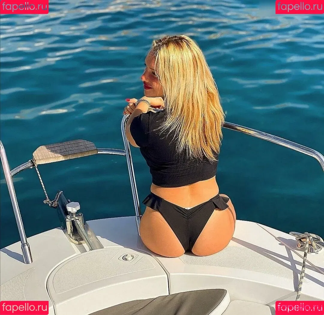 Evelyn Burdecki Onlyfans Photo Gallery 