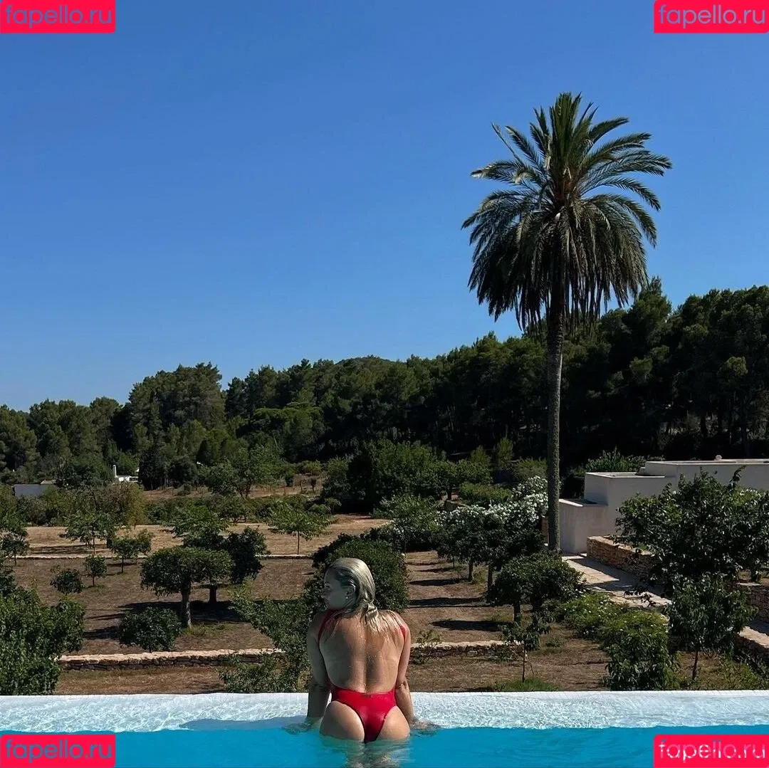 Evelyn Burdecki Onlyfans Photo Gallery 