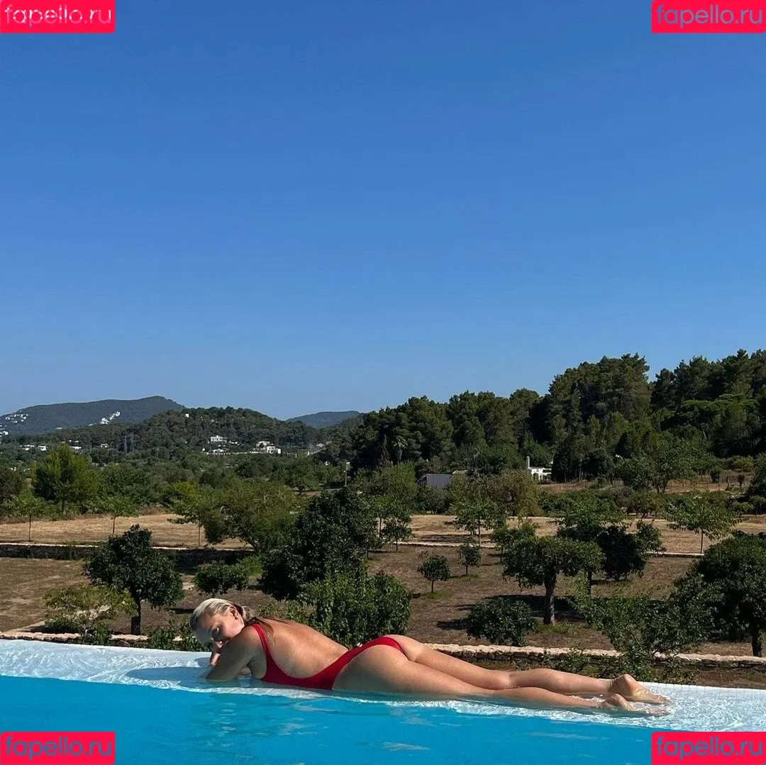 Evelyn Burdecki Onlyfans Photo Gallery 