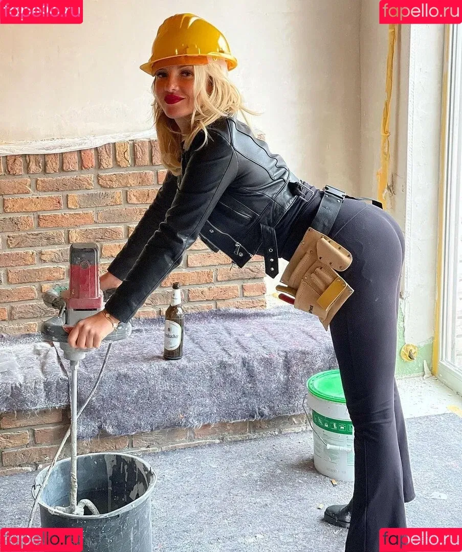 Evelyn Burdecki Onlyfans Photo Gallery 