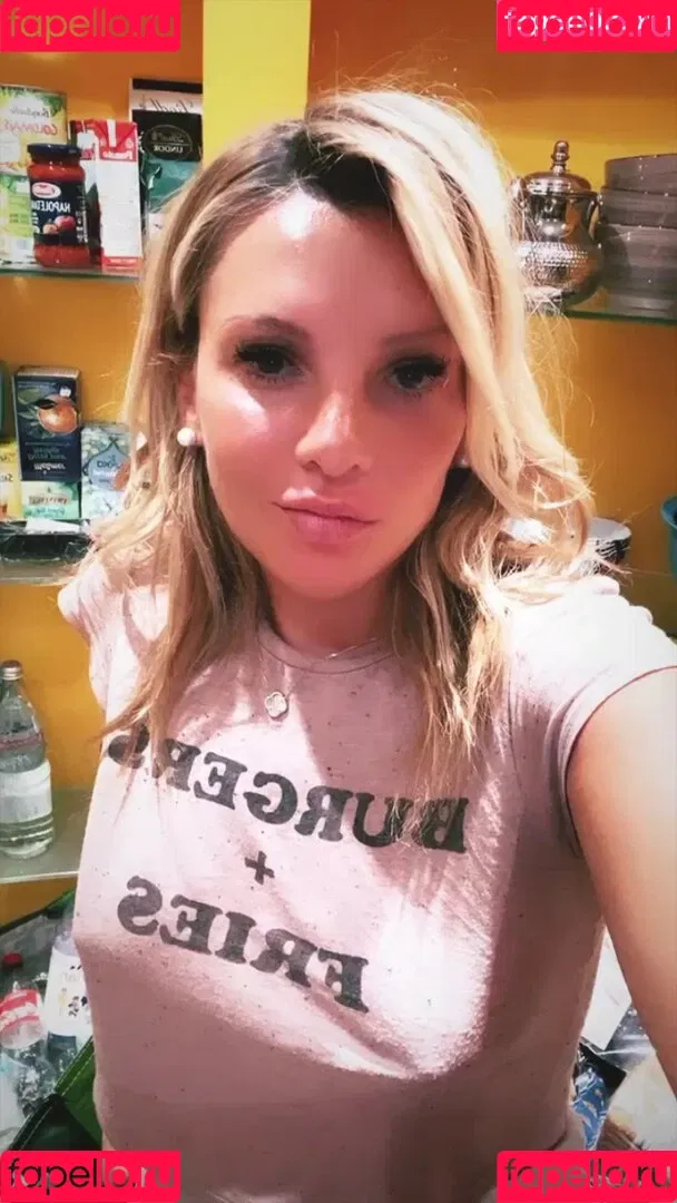 Evelyn Burdecki Onlyfans Photo Gallery 