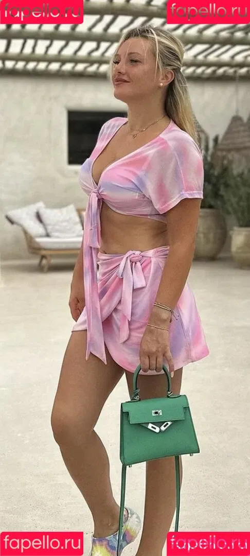 Evelyn Burdecki Onlyfans Photo Gallery 