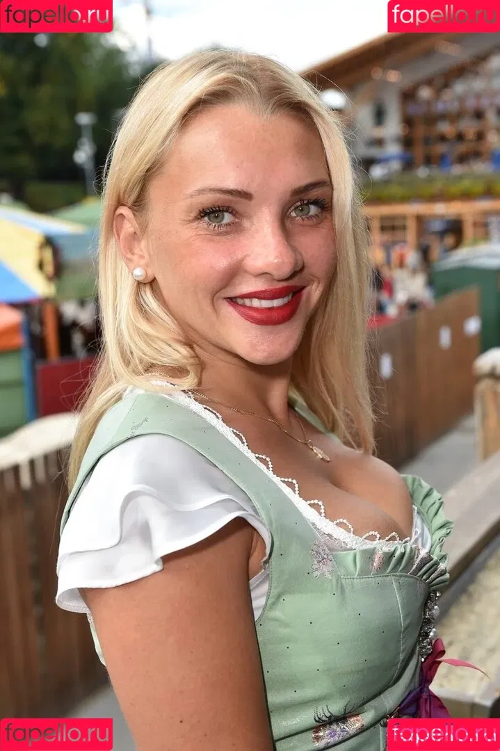 Evelyn Burdecki Onlyfans Photo Gallery 