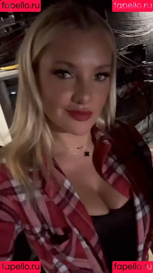 Evelyn Burdecki Onlyfans Photo Gallery 