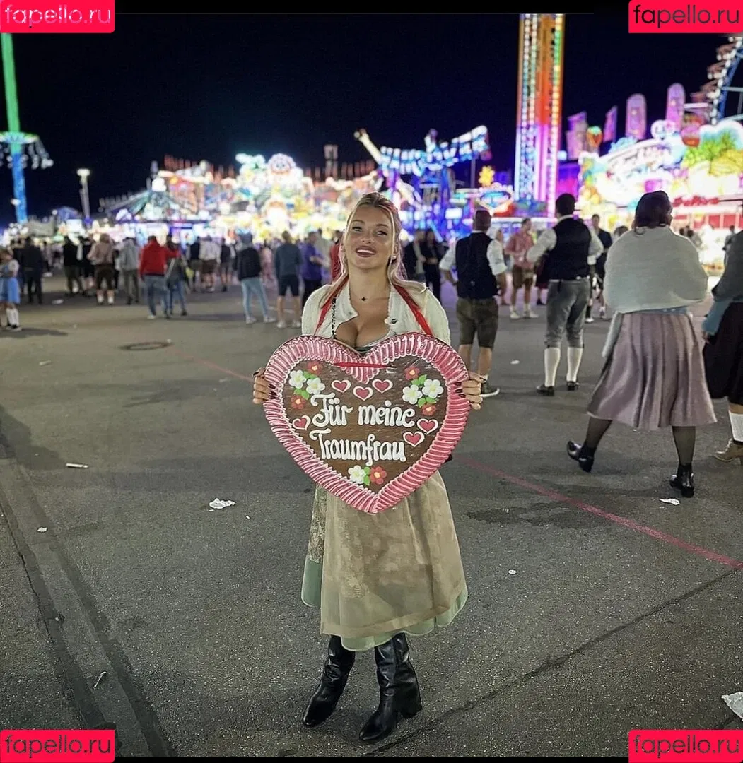 Evelyn Burdecki Onlyfans Photo Gallery 