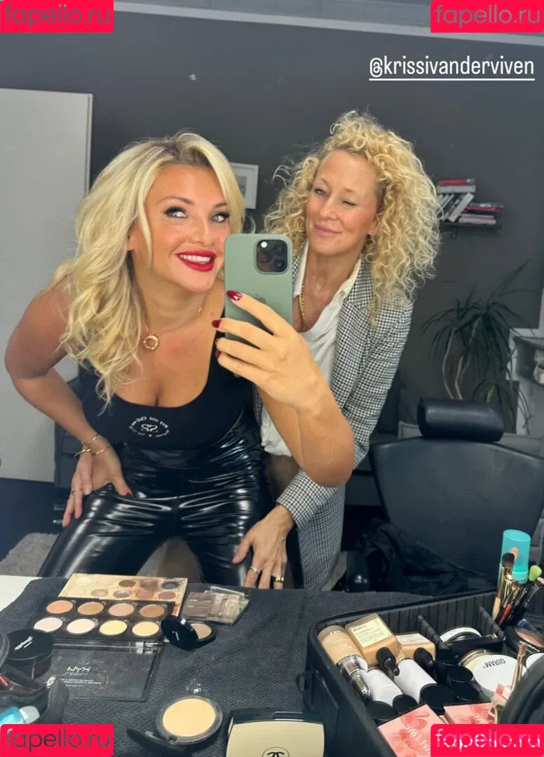 Evelyn Burdecki Onlyfans Photo Gallery 