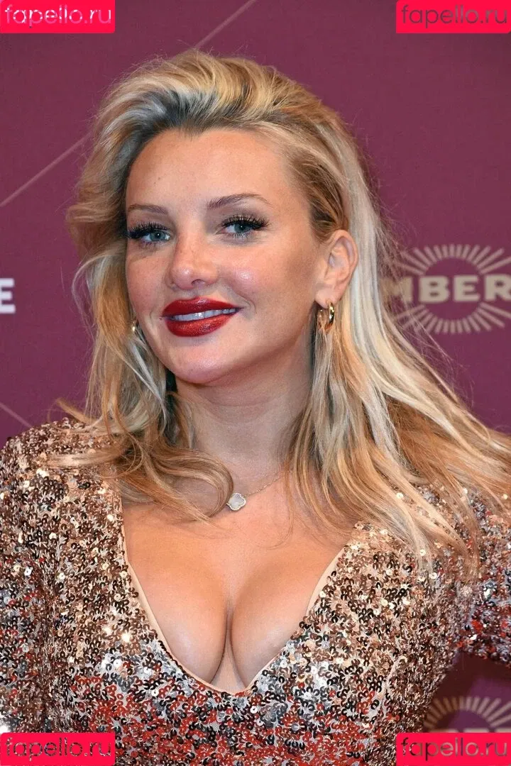 Evelyn Burdecki Onlyfans Photo Gallery 