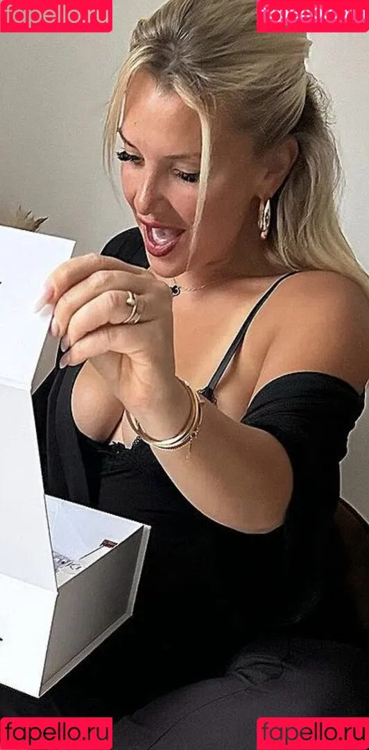 Evelyn Burdecki Onlyfans Photo Gallery 