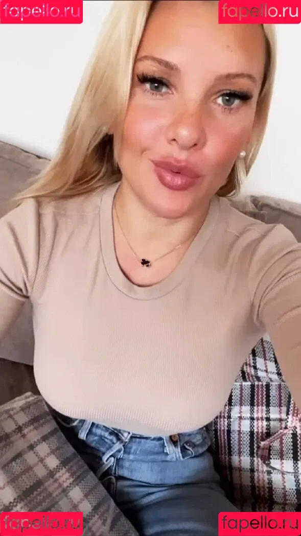Evelyn Burdecki Onlyfans Photo Gallery 