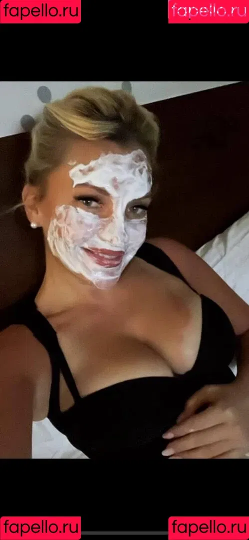 Evelyn Burdecki Onlyfans Photo Gallery 