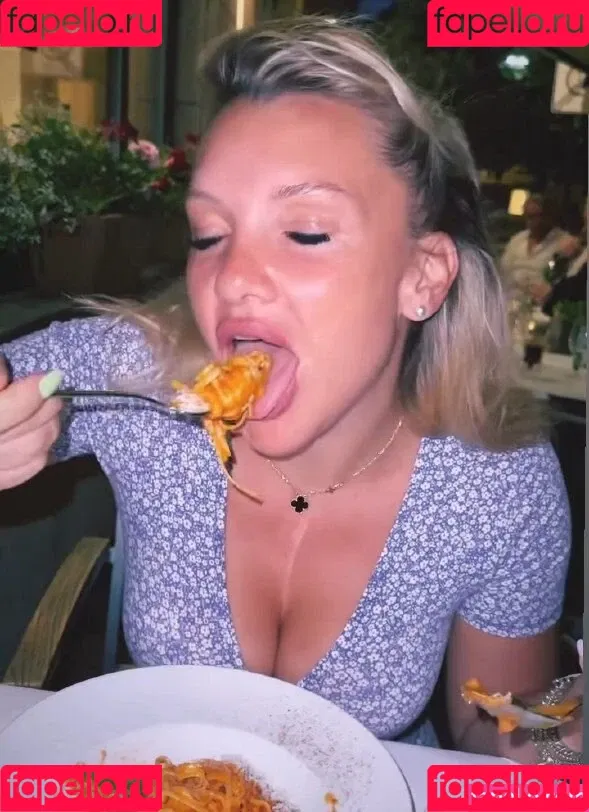Evelyn Burdecki Onlyfans Photo Gallery 