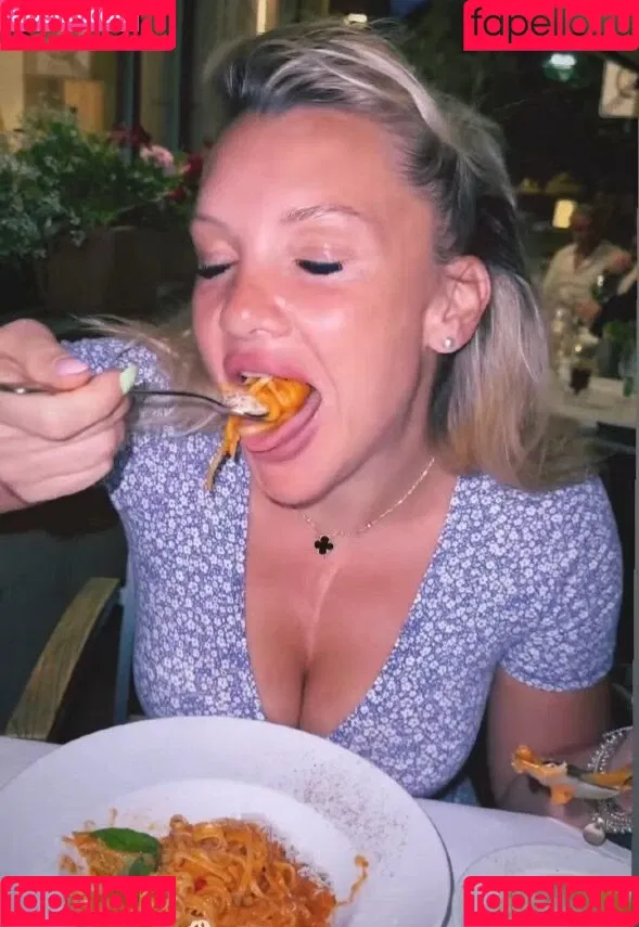 Evelyn Burdecki Onlyfans Photo Gallery 