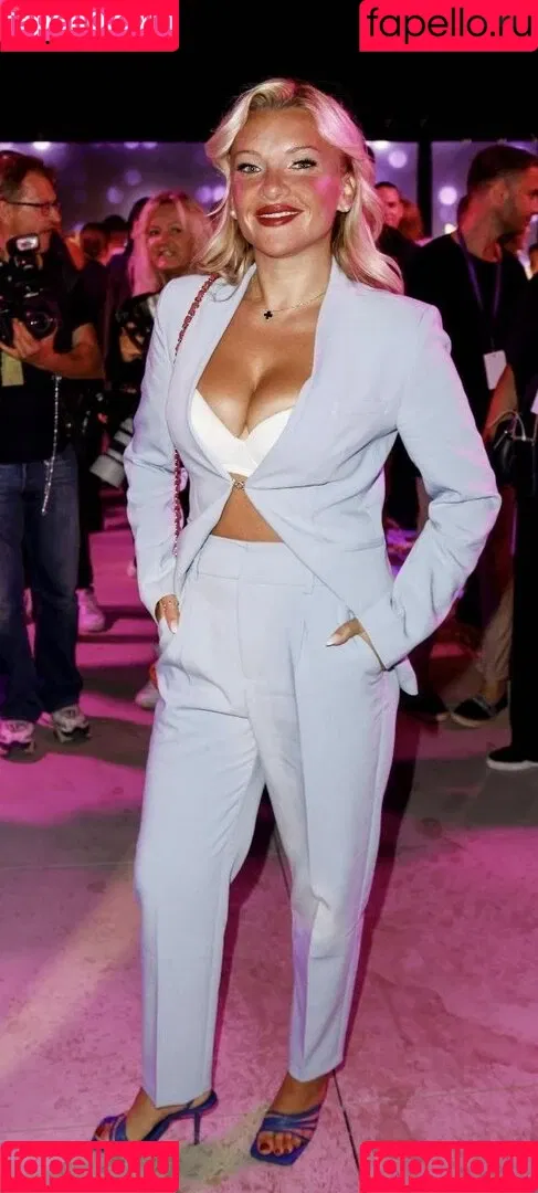 Evelyn Burdecki Onlyfans Photo Gallery 
