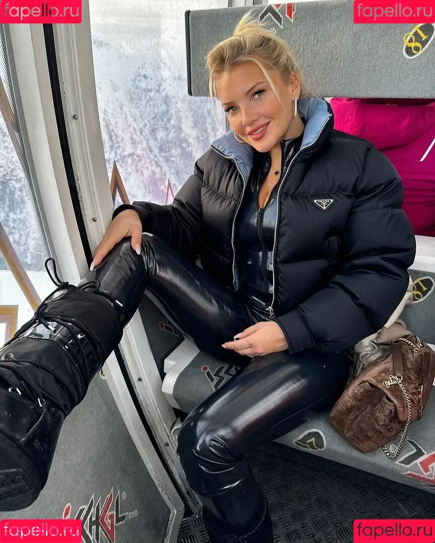 Evelyn Burdecki Onlyfans Photo Gallery 