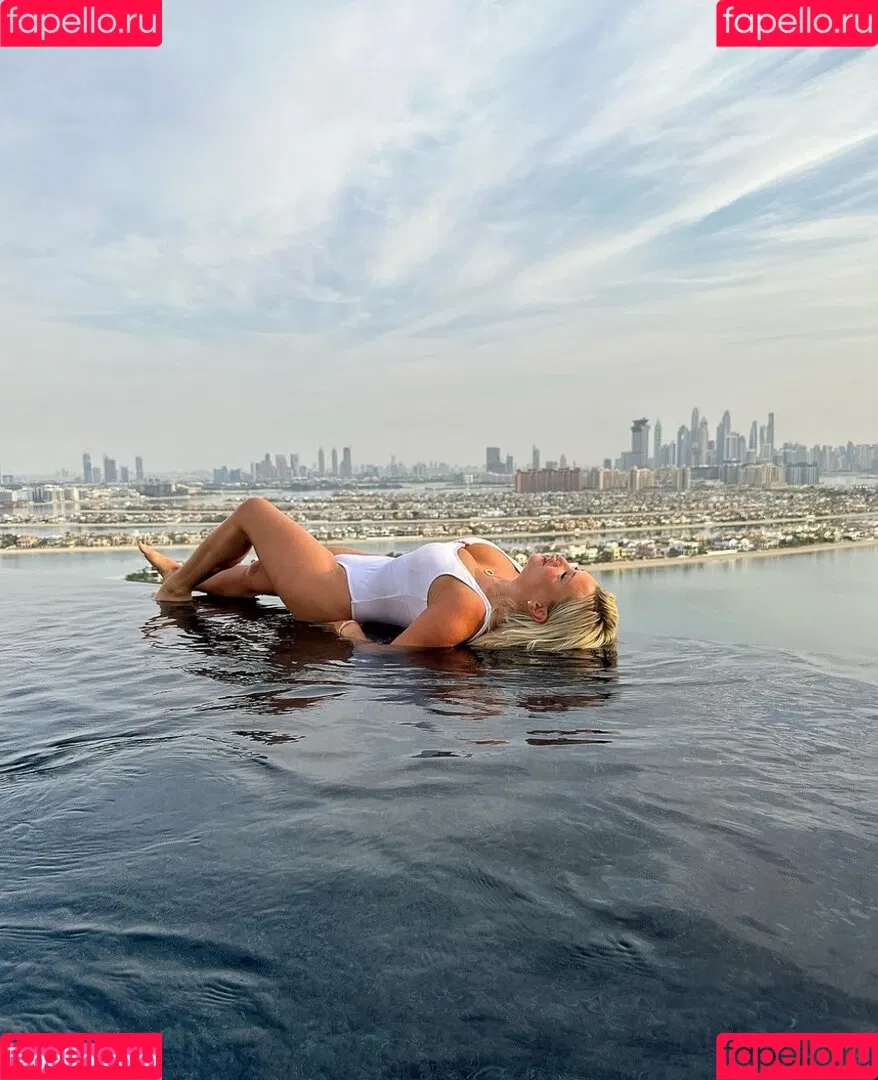 Evelyn Burdecki Onlyfans Photo Gallery 