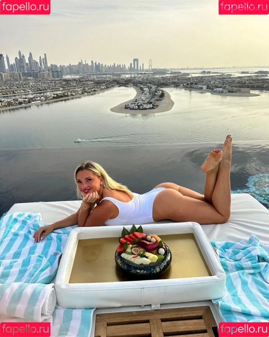 Evelyn Burdecki Onlyfans Photo Gallery 